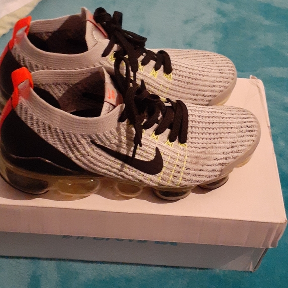 Nike VaporMax - Picture 3 of 4